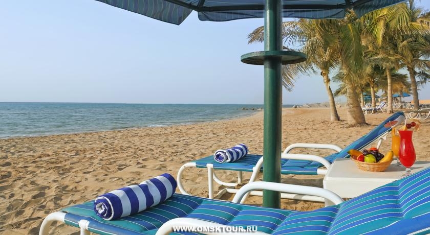 Частный пляж отеля Bin Majid Beach Resort 4* 